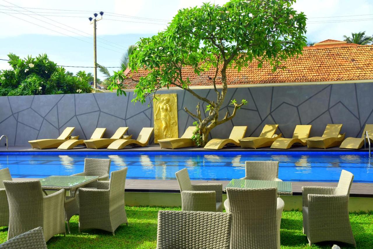 Ruvisha Beach Hotel Negombo Exterior photo